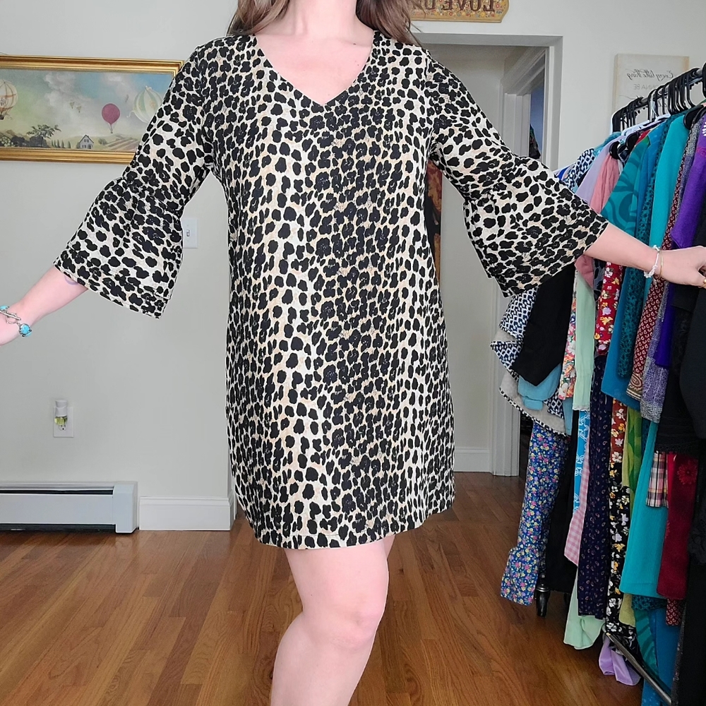 🌈 SOLD 🌈 Modern cheetah leopard bell sleeves dress - Belongsci - Picture 1 of 6